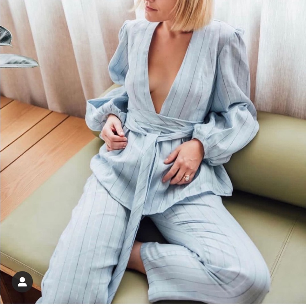 Petersyn Clothing Simone Light Blue Linen Tie Top